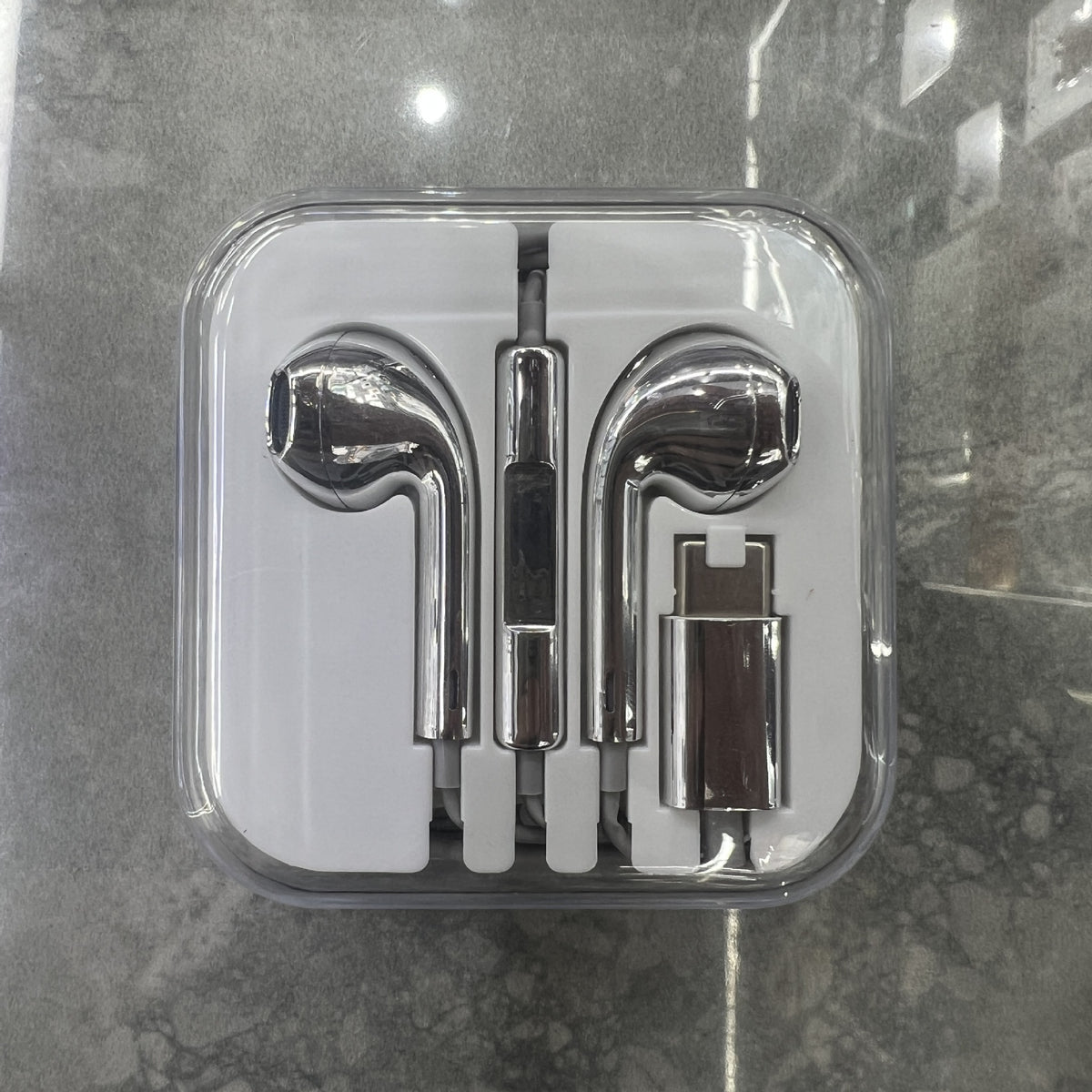 Metal-plated Type-C wired headphones with inline control for volume adjustment
