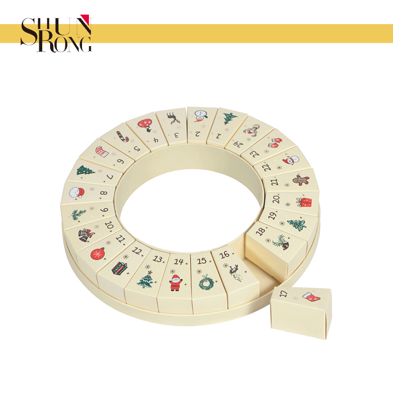 special-christmas-gift-packaging-box-mistletoe-wreath-shape-lid-and-base-boxes